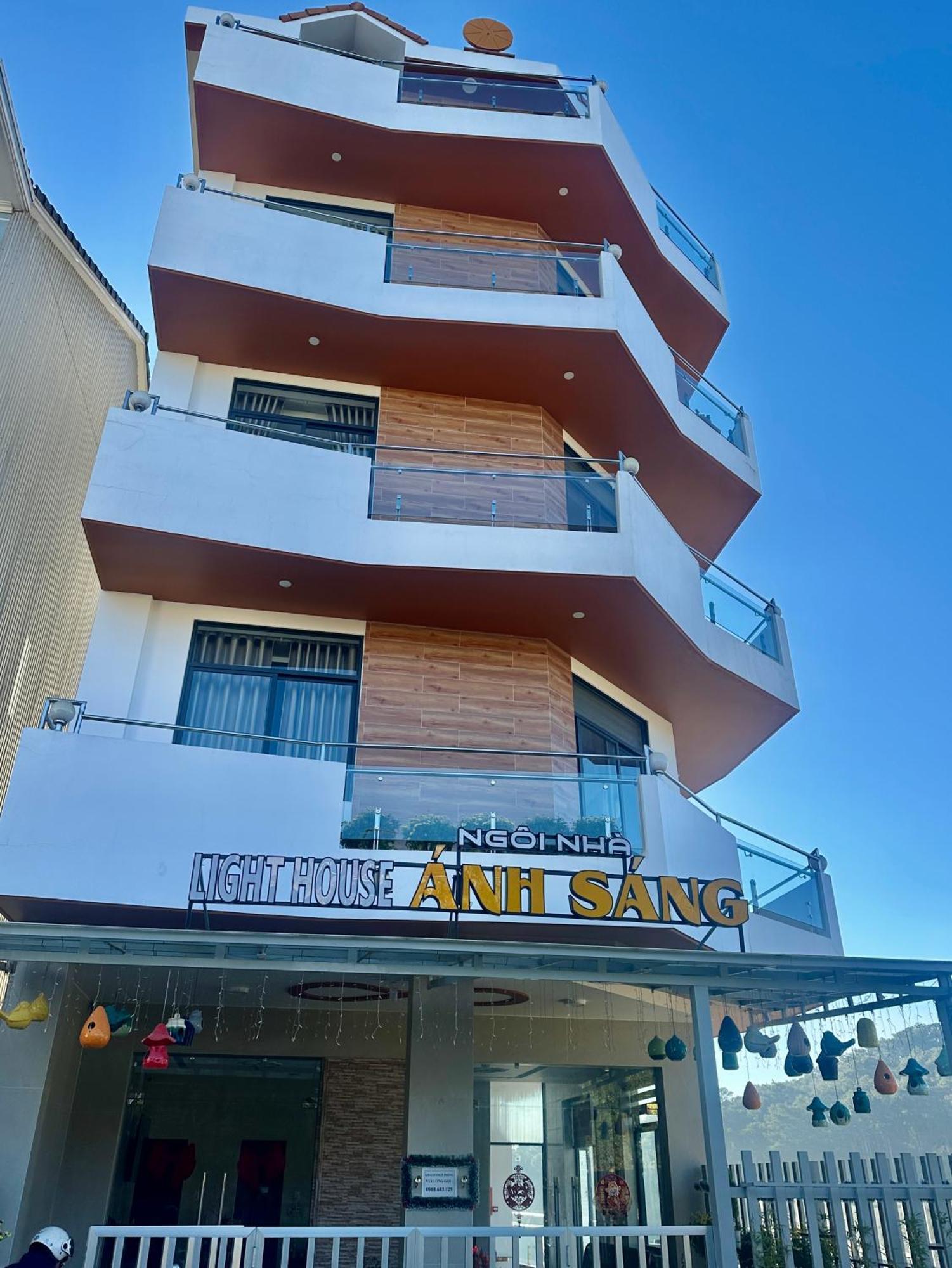 Khach San Anh Sang - Light House Hotell Dalat Exteriör bild