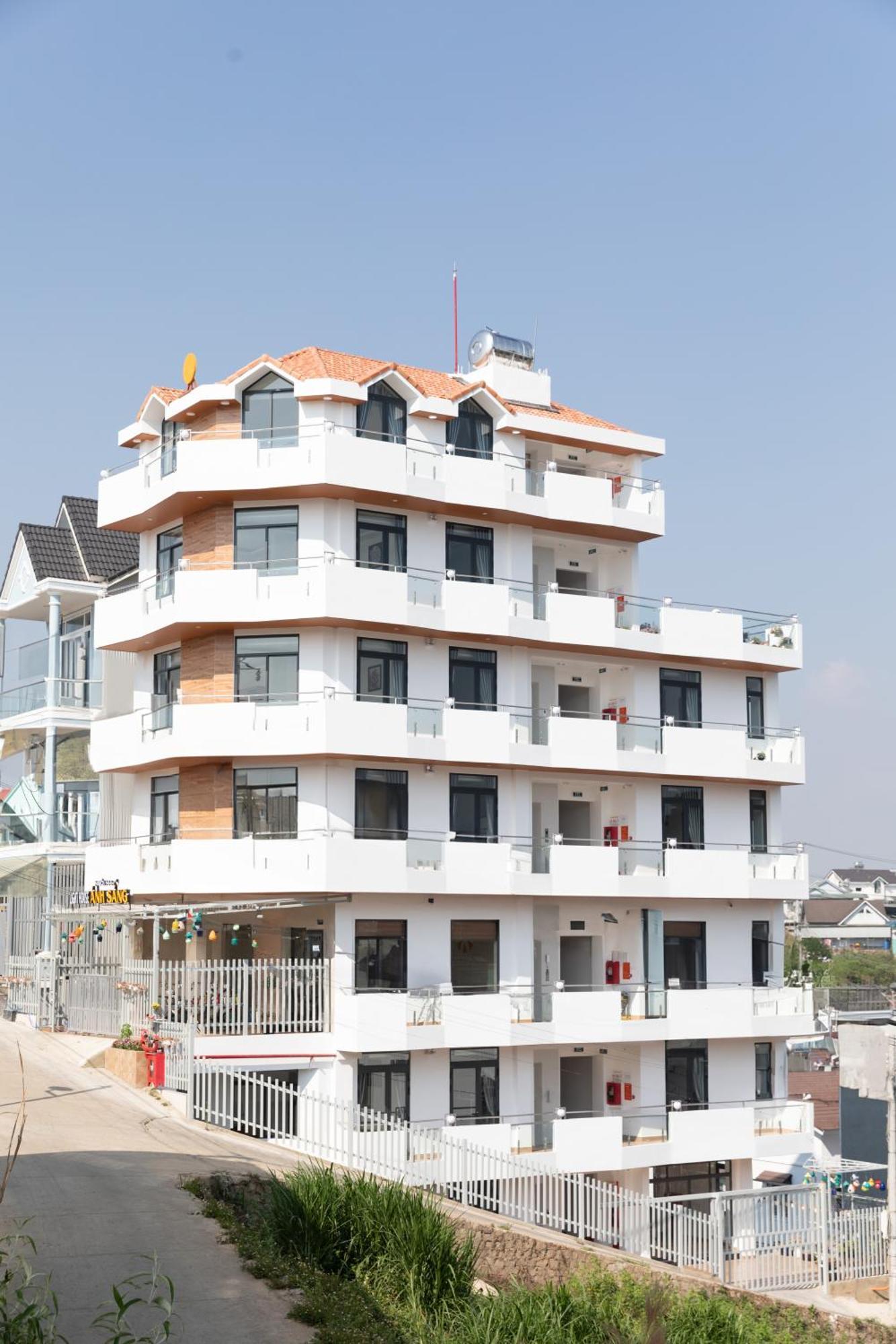 Khach San Anh Sang - Light House Hotell Dalat Exteriör bild